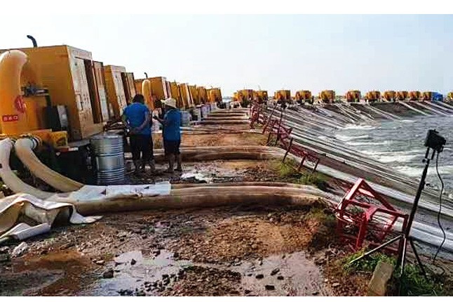 郑州欧宝(中国)排涝泵车在鄱阳湖抢险现场发挥重要作用